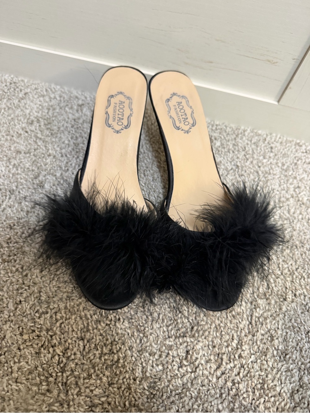AOOTAO Black Feather & Gold Kitten-Heel Mules